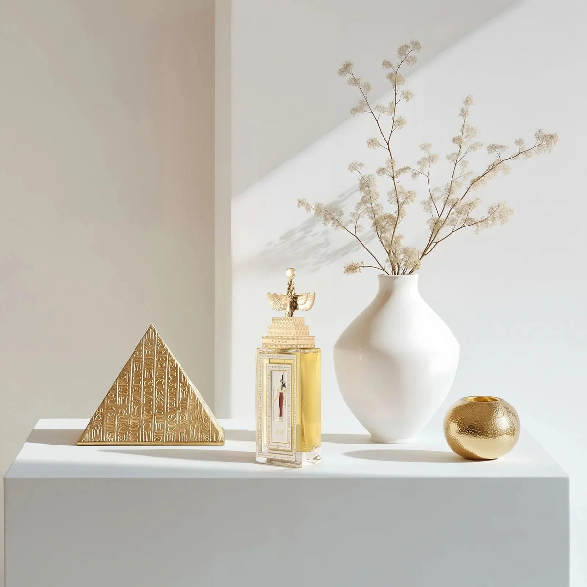 Flakon des Nischenparfums Aset von Aswan