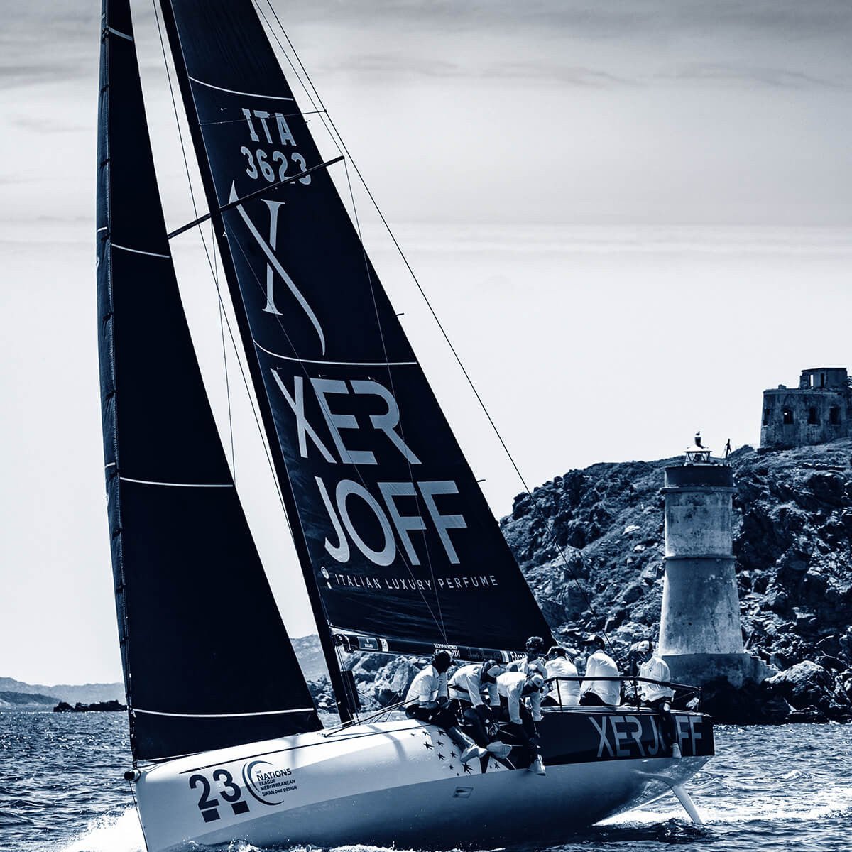 Flakon des Nischenparfums Join The Club - 40 Knots von Xerjoff